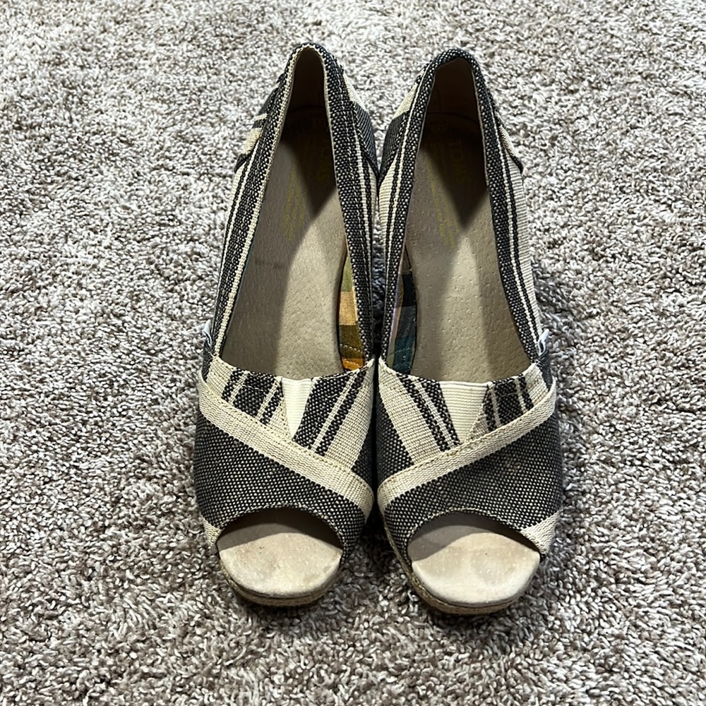 Tom’s wedge espadrilles. Cream and black stripe. Size 8.